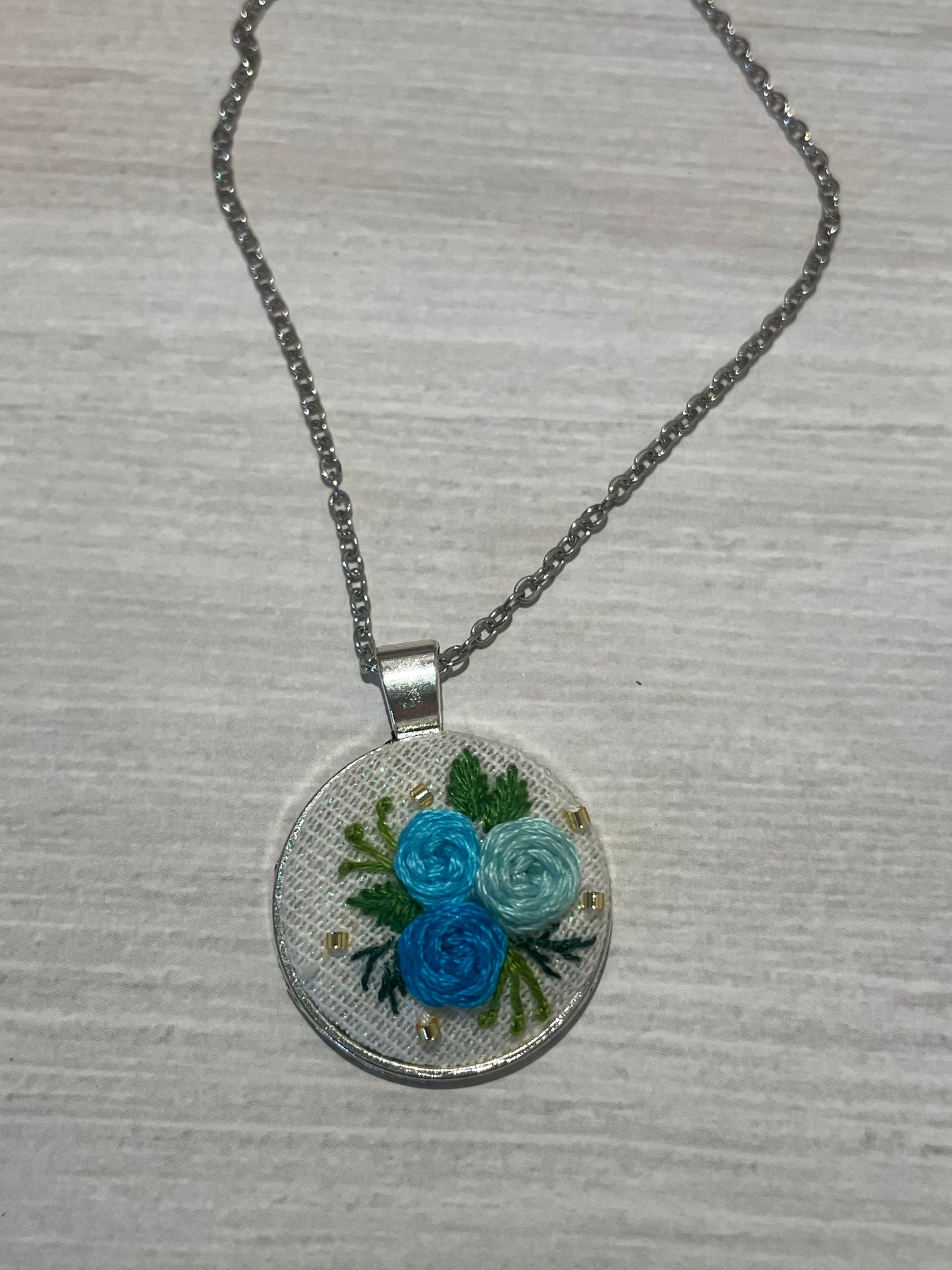 Triple Roses (Round) Embroidered Necklace