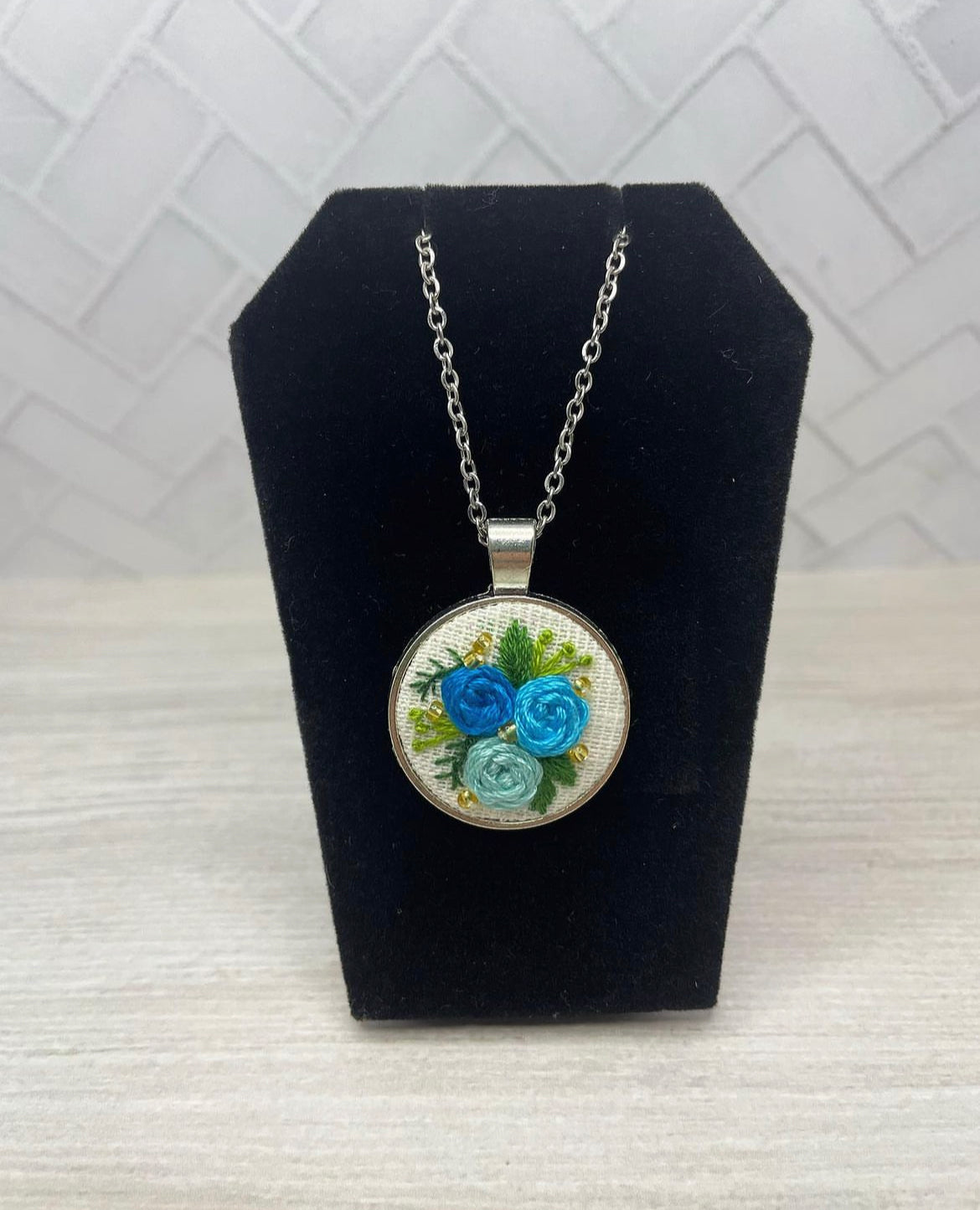 Triple Roses (Round) Embroidered Necklace