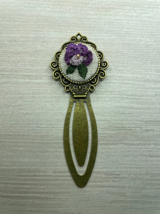 Bookmark-3D Pansy on Linen